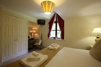 Bath Lodge Castle Woolverton 5*,