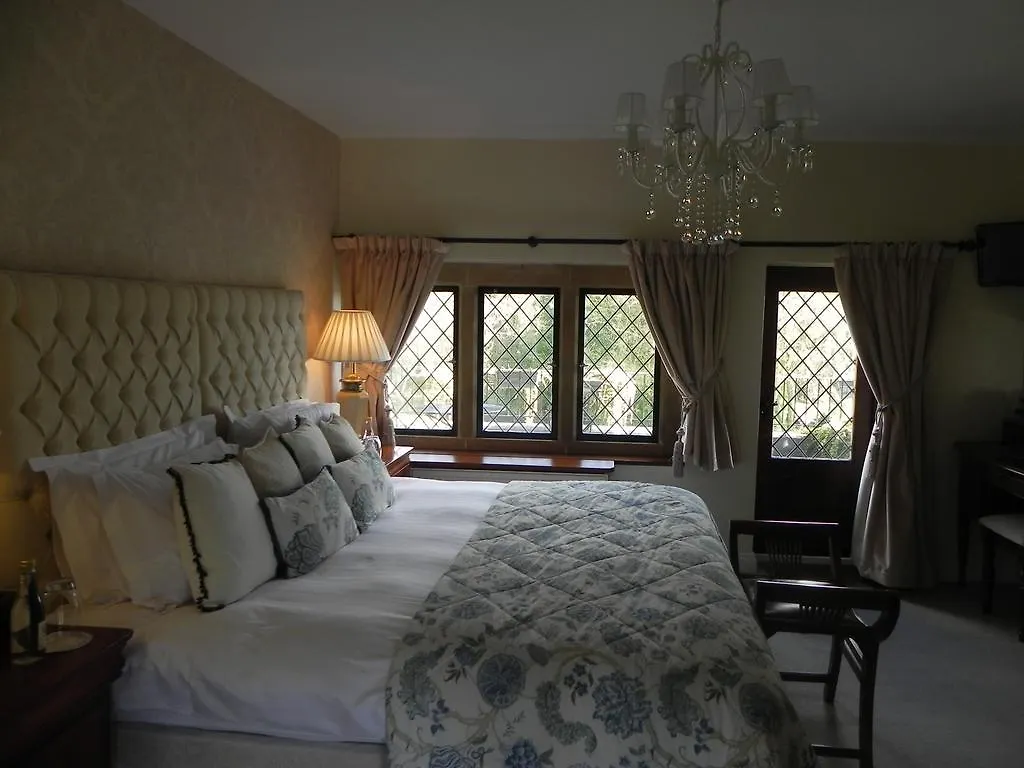 Bath Lodge Castle Woolverton 5*,